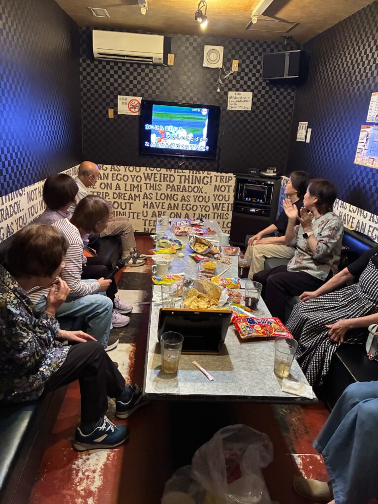 筑後ブロック定例会（9月28日）カラオケの様子